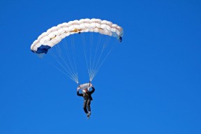 小组赛险胜罗马尼亚，展现韧性，罗马尼亚乙组附加赛