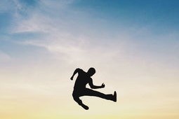 俱乐部青训导师制度推广 年轻球员成长加速，俱乐部青训营