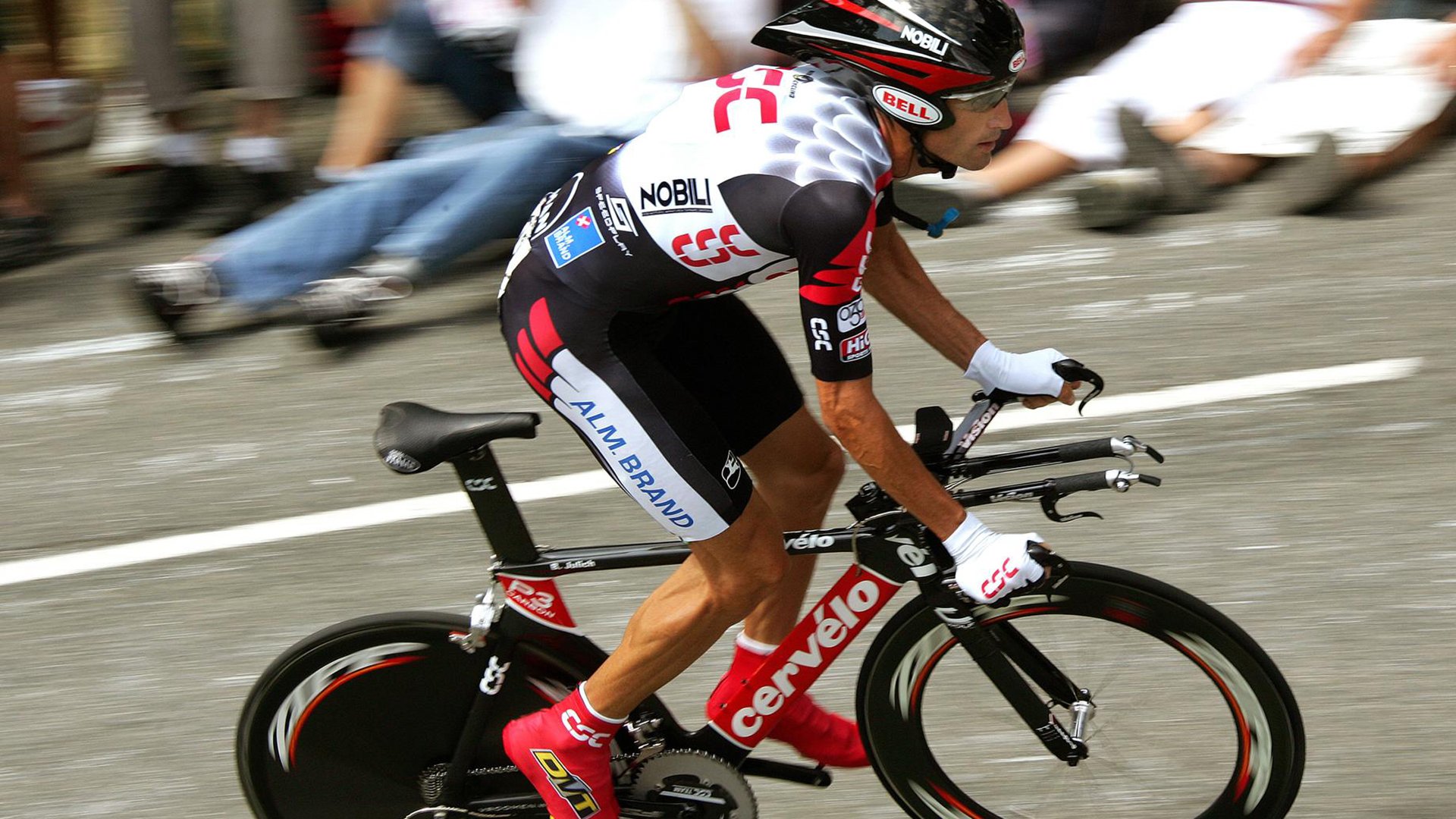 《FIFA2025虚拟足球“超凡盛典”——线上线下同步，点燃全球足球梦》